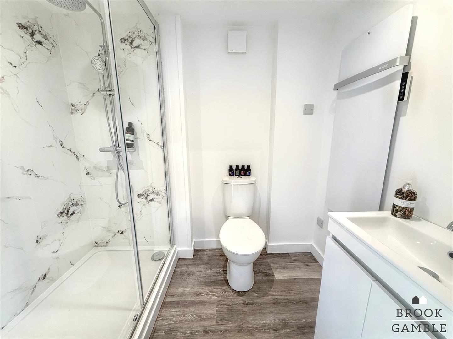 1 Bedroom Apartment. 400 Coast Road in Pevensey,  14